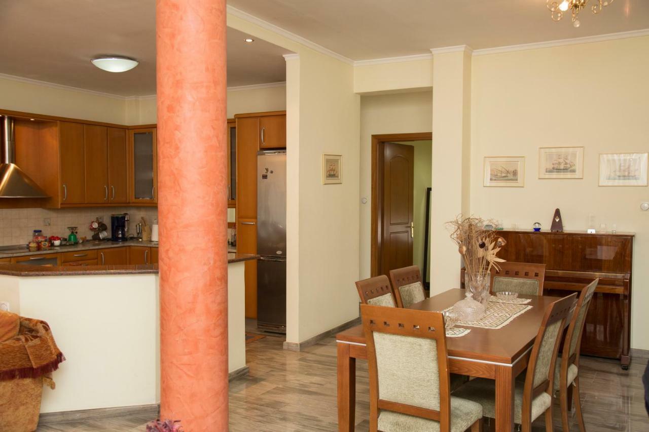Veta's spacious central apartment Serres Exterior foto