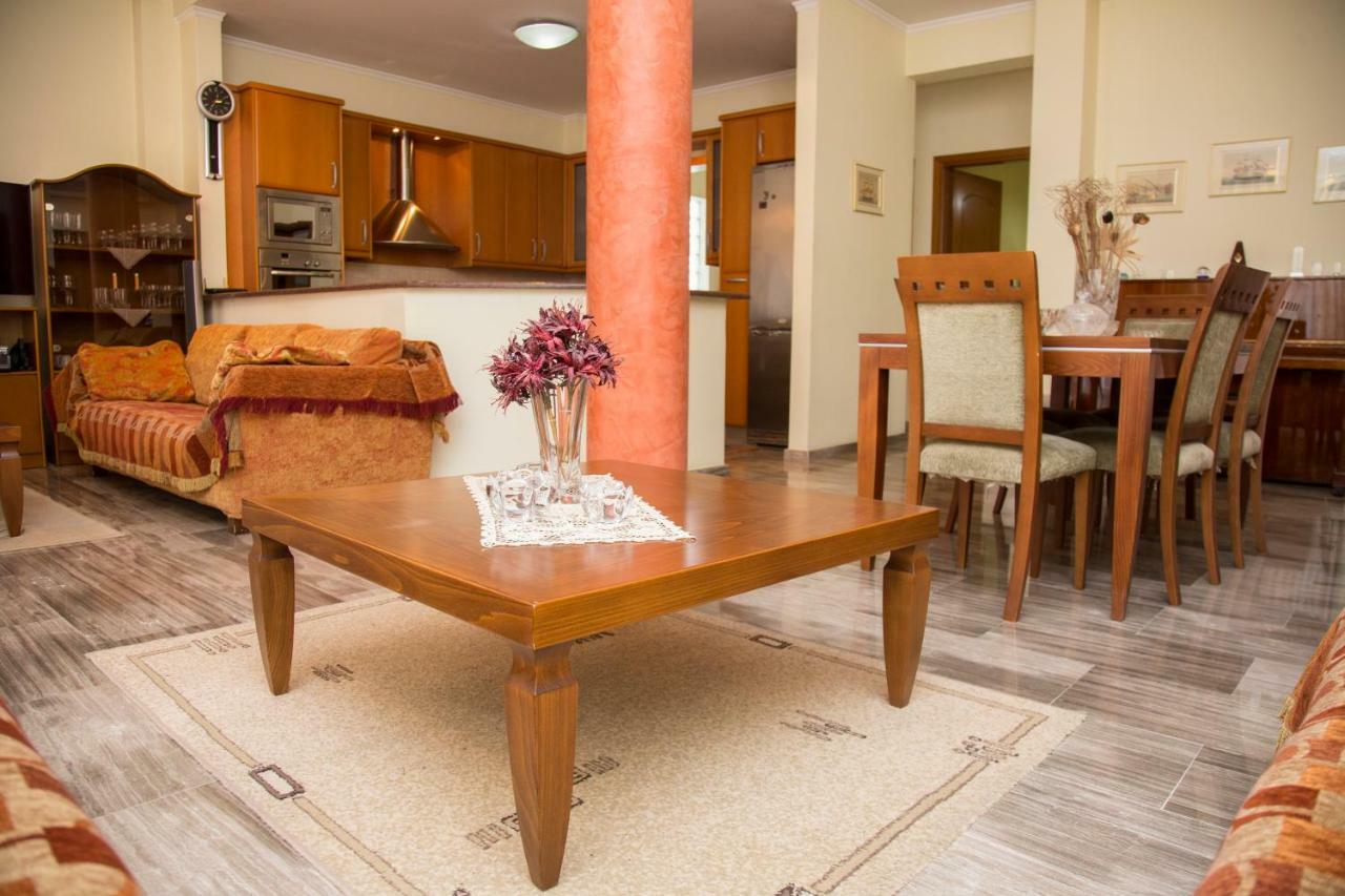 Veta's spacious central apartment Serres Exterior foto